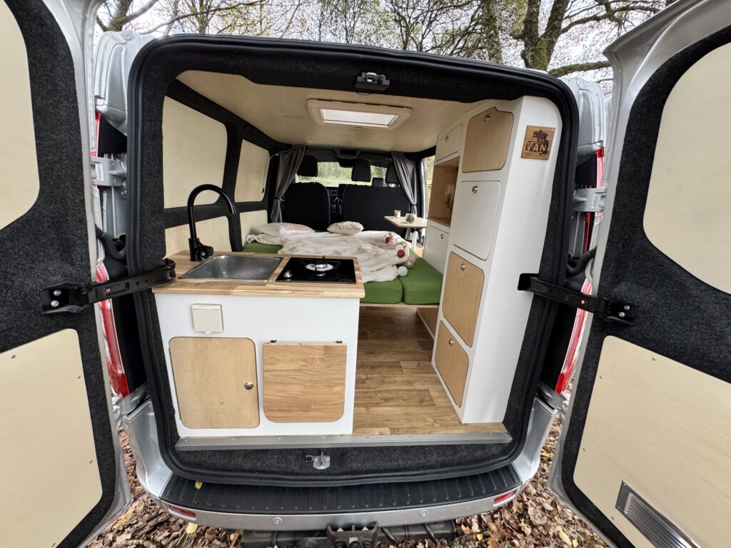 Ford Transit Custom transformé en van aménagé