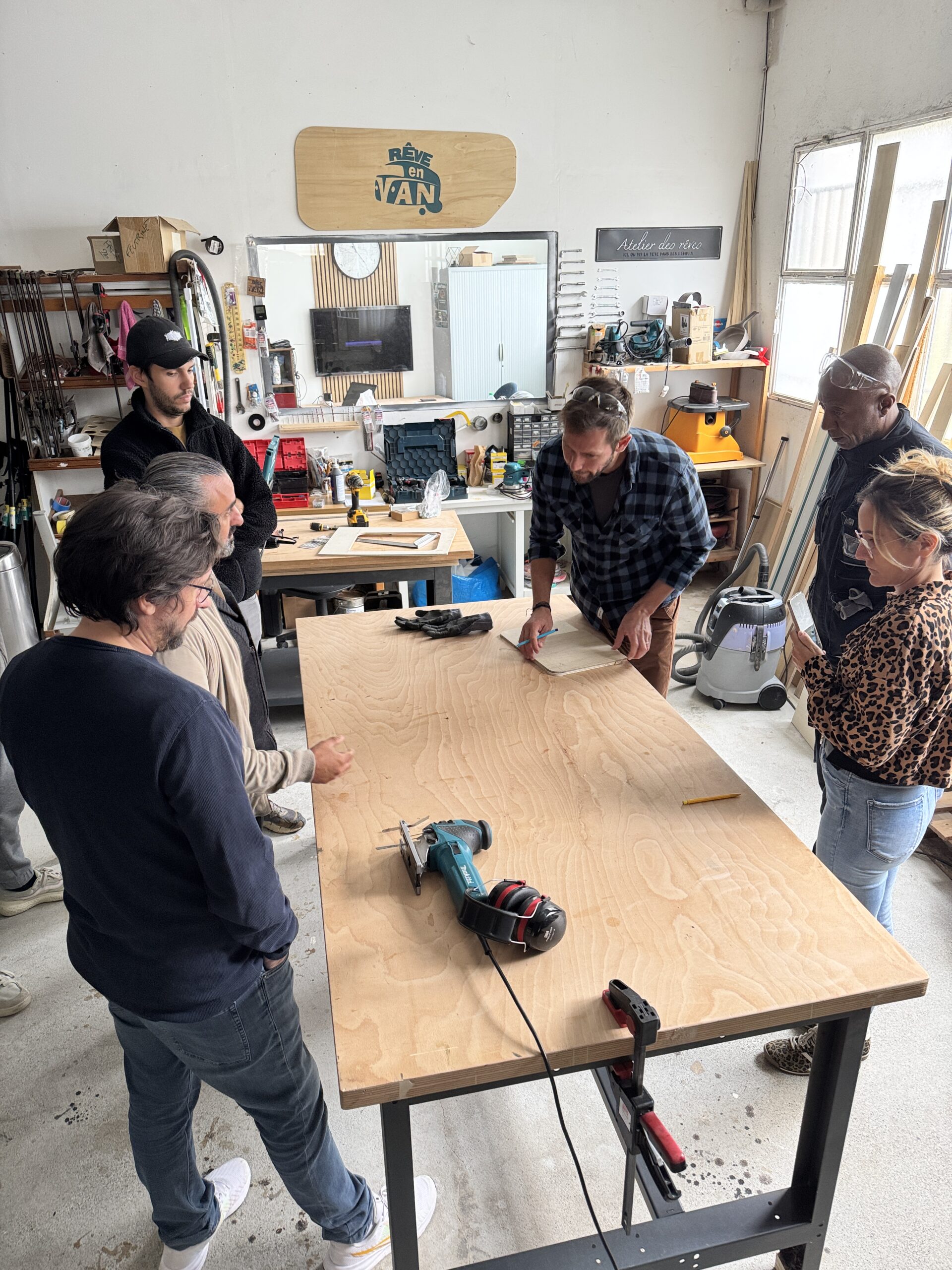 Démonstration menuiserie stage aménagement de van