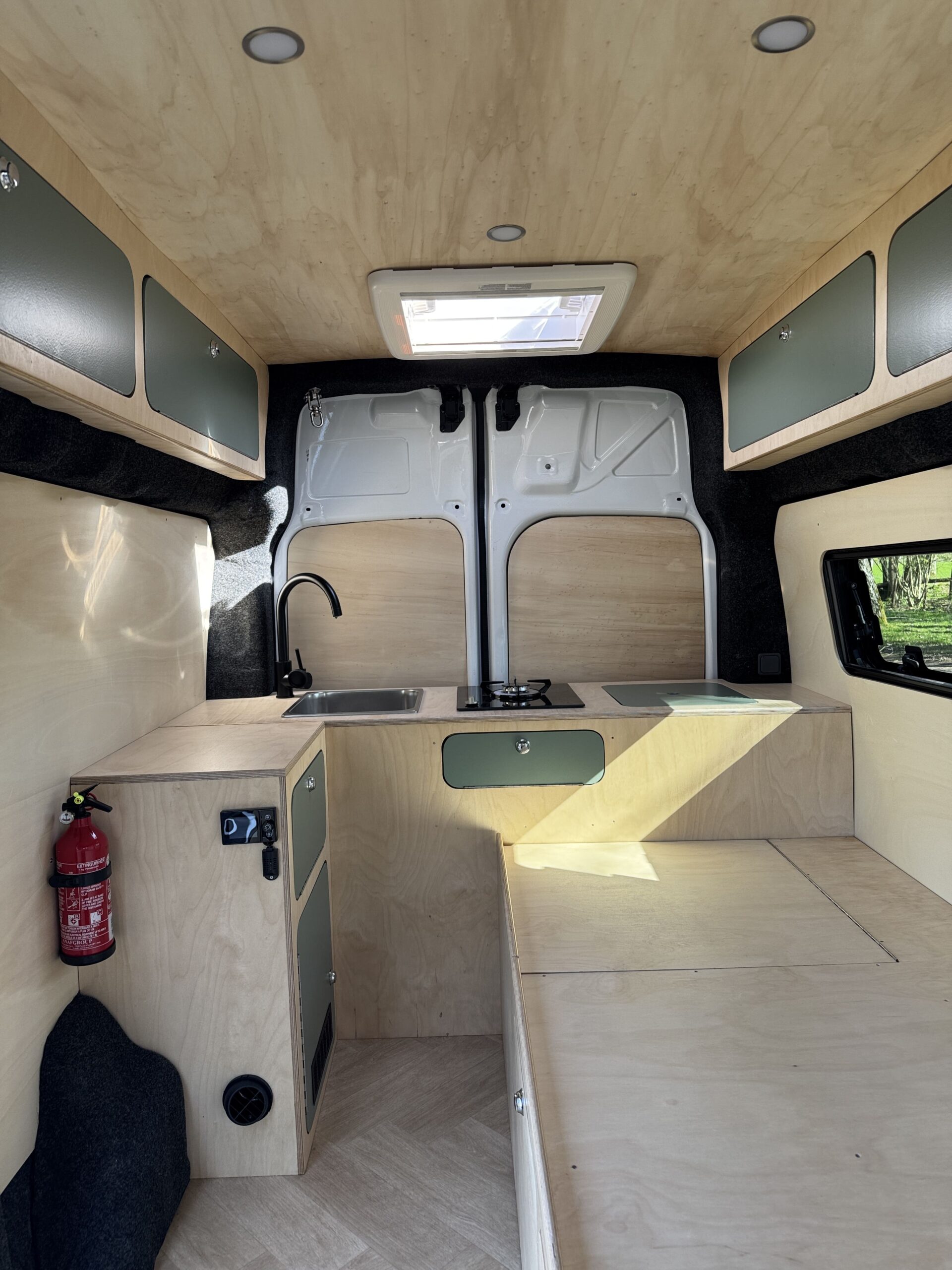 Intérieur d'un Peugeot Expert rehaussé