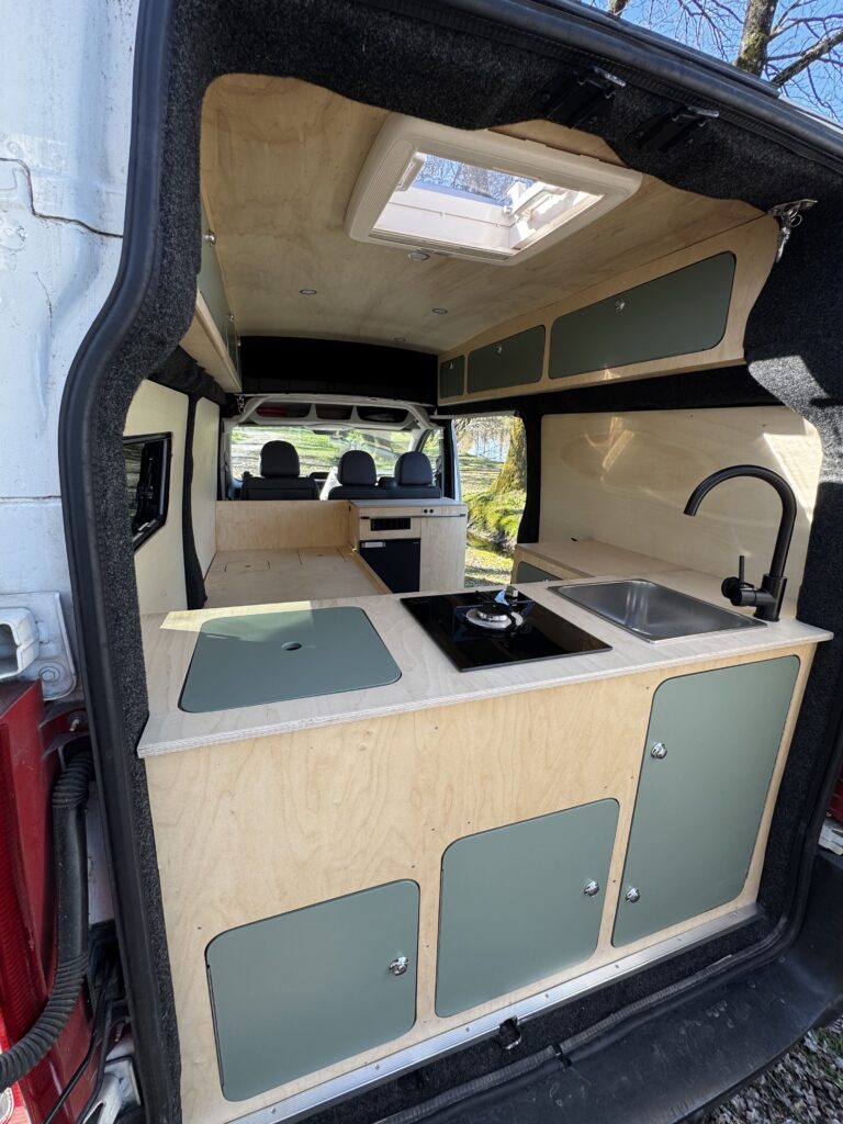 Mobilier sur mesure pour Peugeot Expert rehaussé