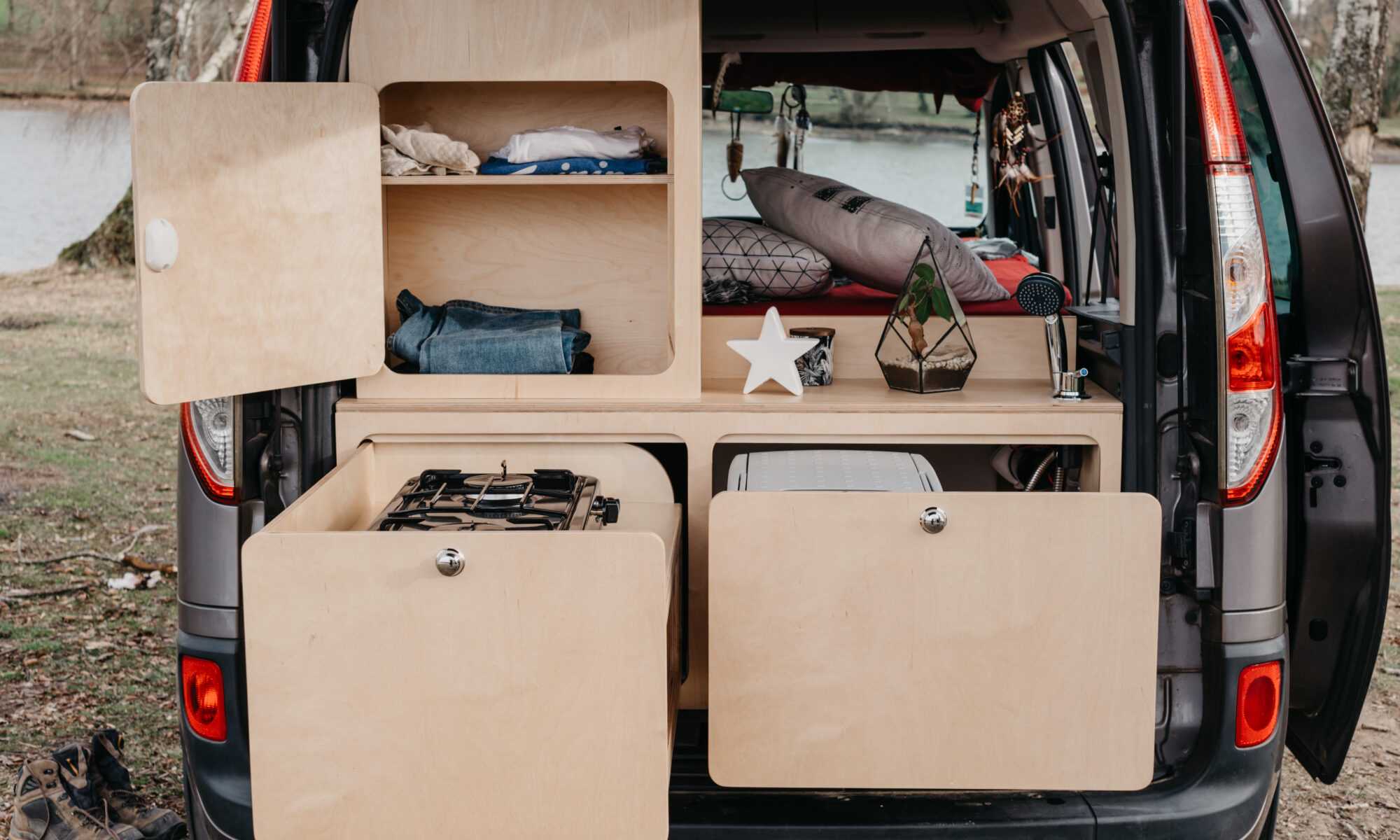 Renault Kangoo aménagé en van