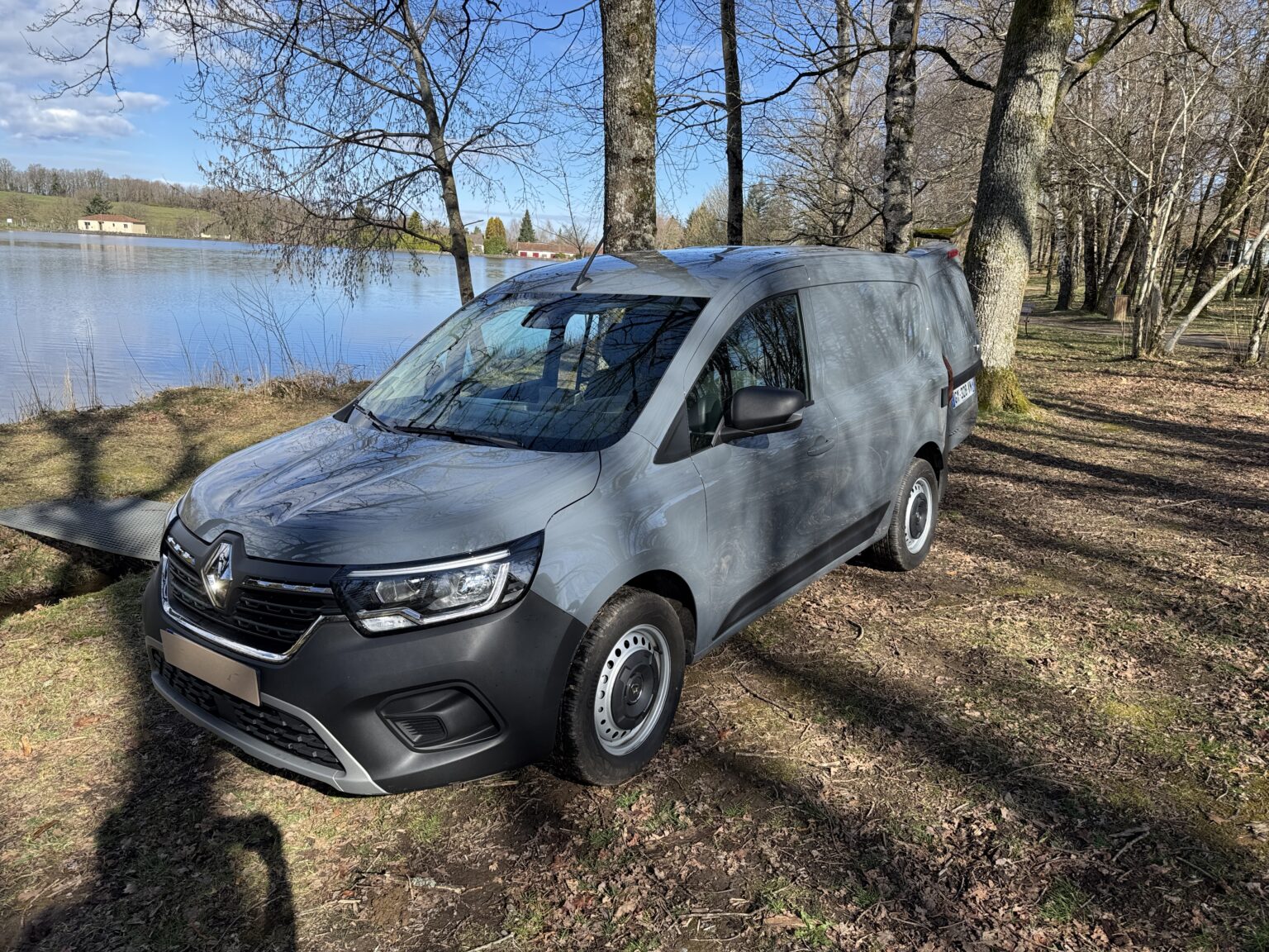 Renault Kangoo utilitaire transformé en mini-van aménagé